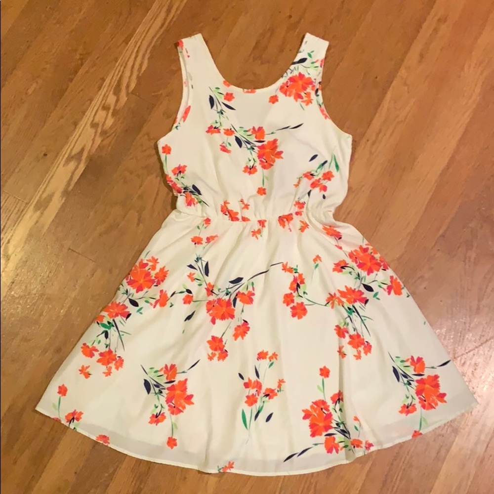 Francesca’s White Floral Dress with Semi-Open Back